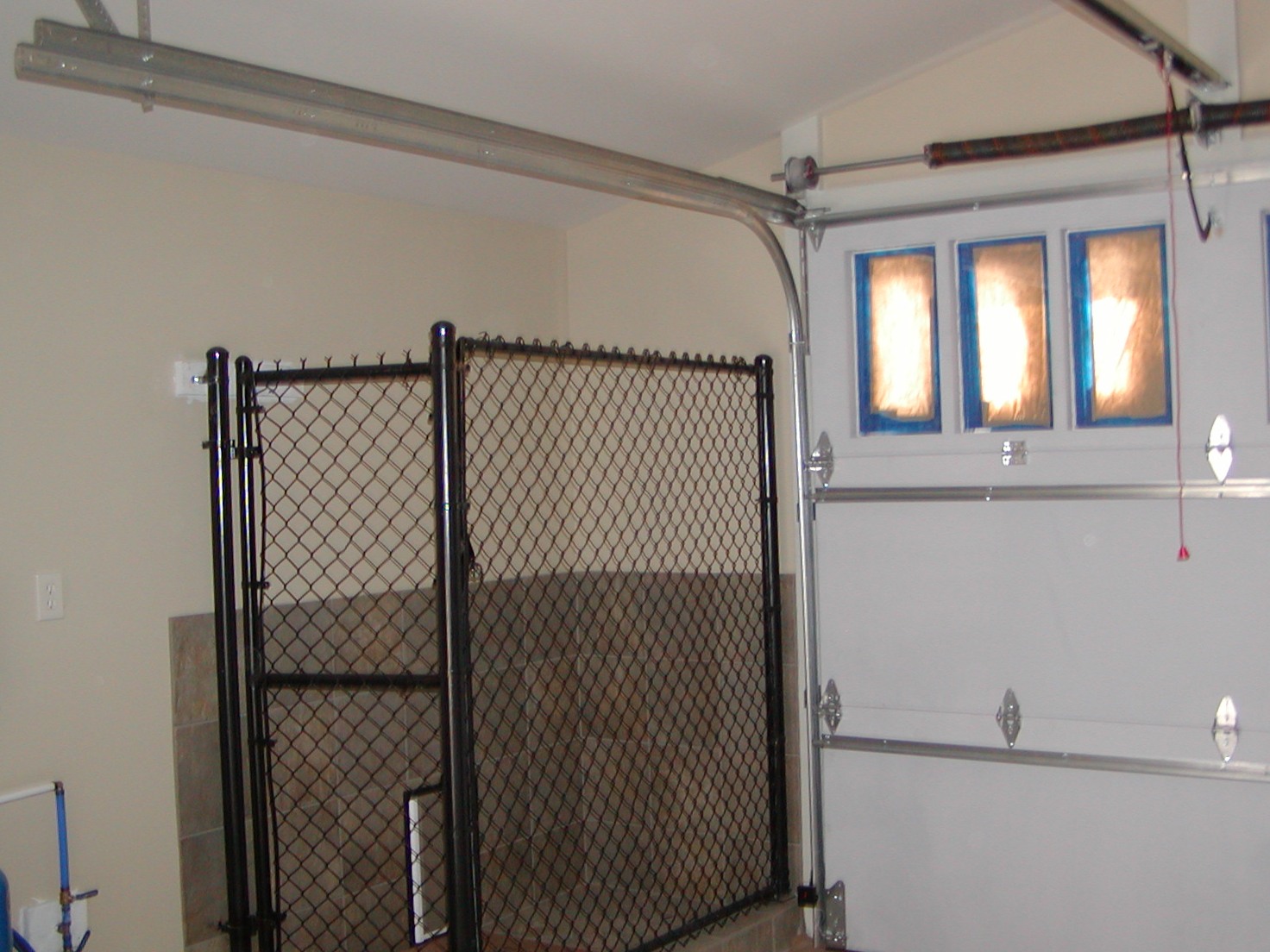 Dog kennel doors - 20 adventiges for your pets | Interior & Exterior Ideas