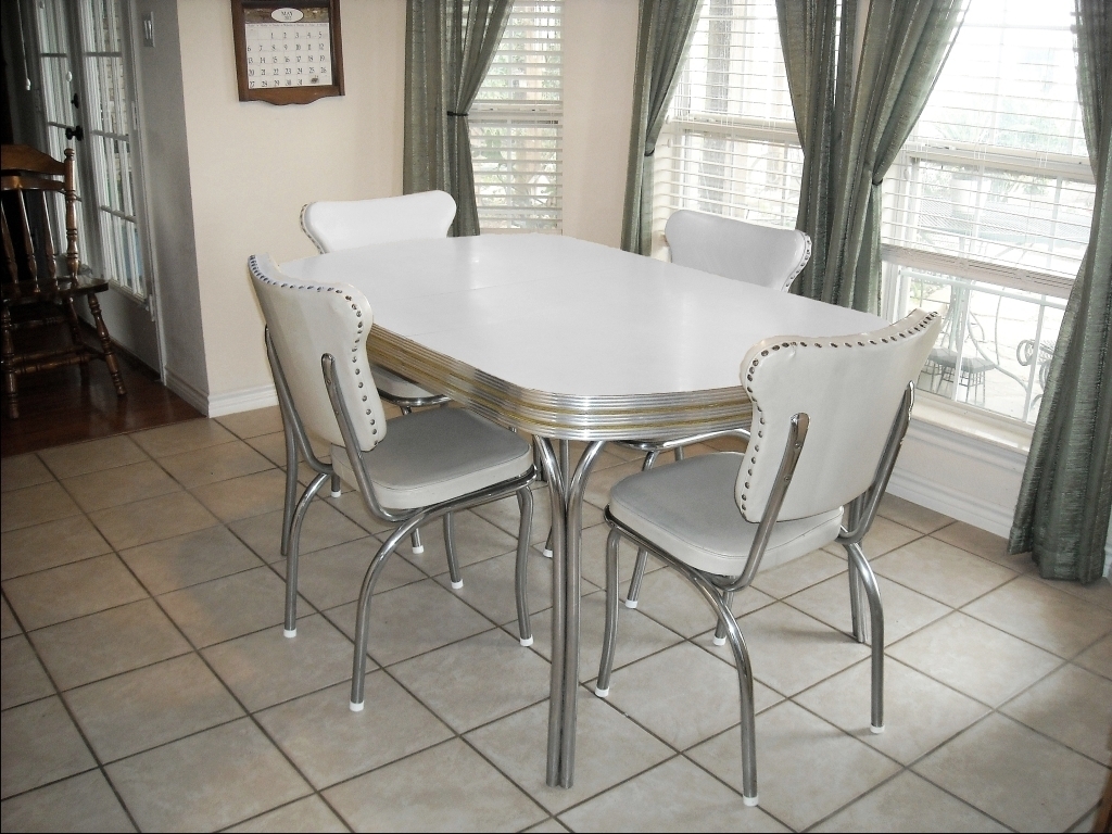 1950's Dining Room Table And Chairs