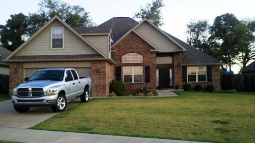 exterior-paint-colors-with-red-brick-photo-13