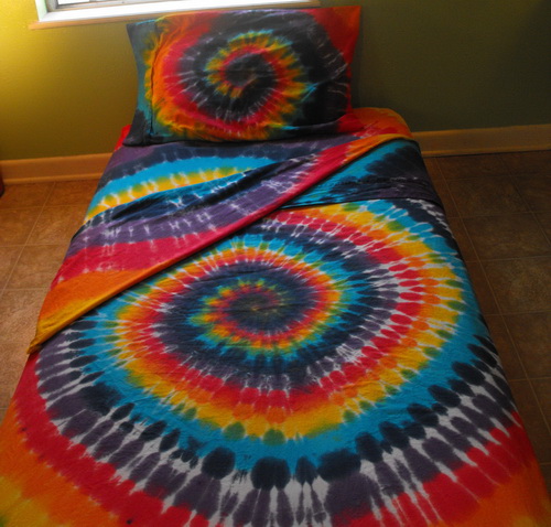 Rainbow-tie-dye-bedding-photo-8