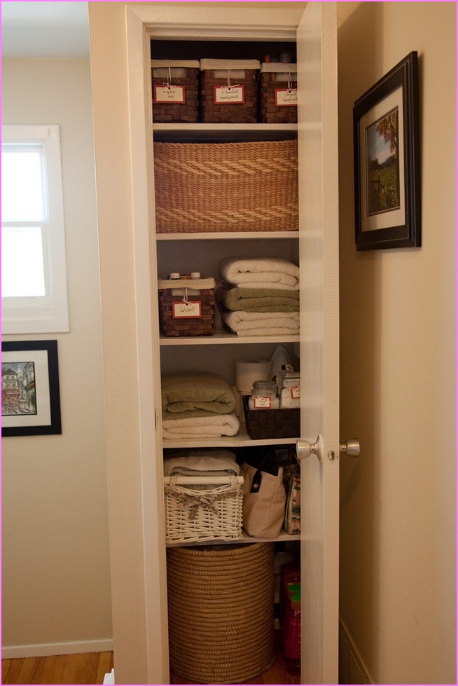 Walk in linen closet design - 16 varieties to organize the space ...