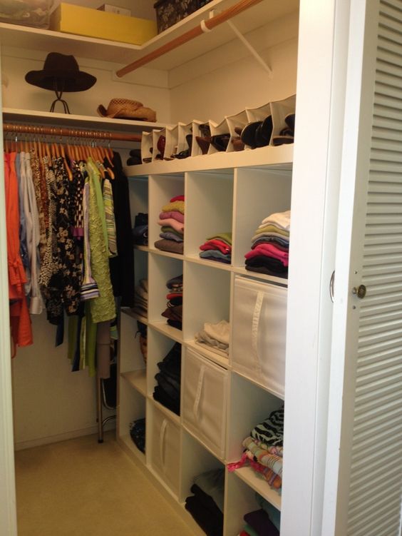 Walk in linen closet design - 16 varieties to organize the space ...