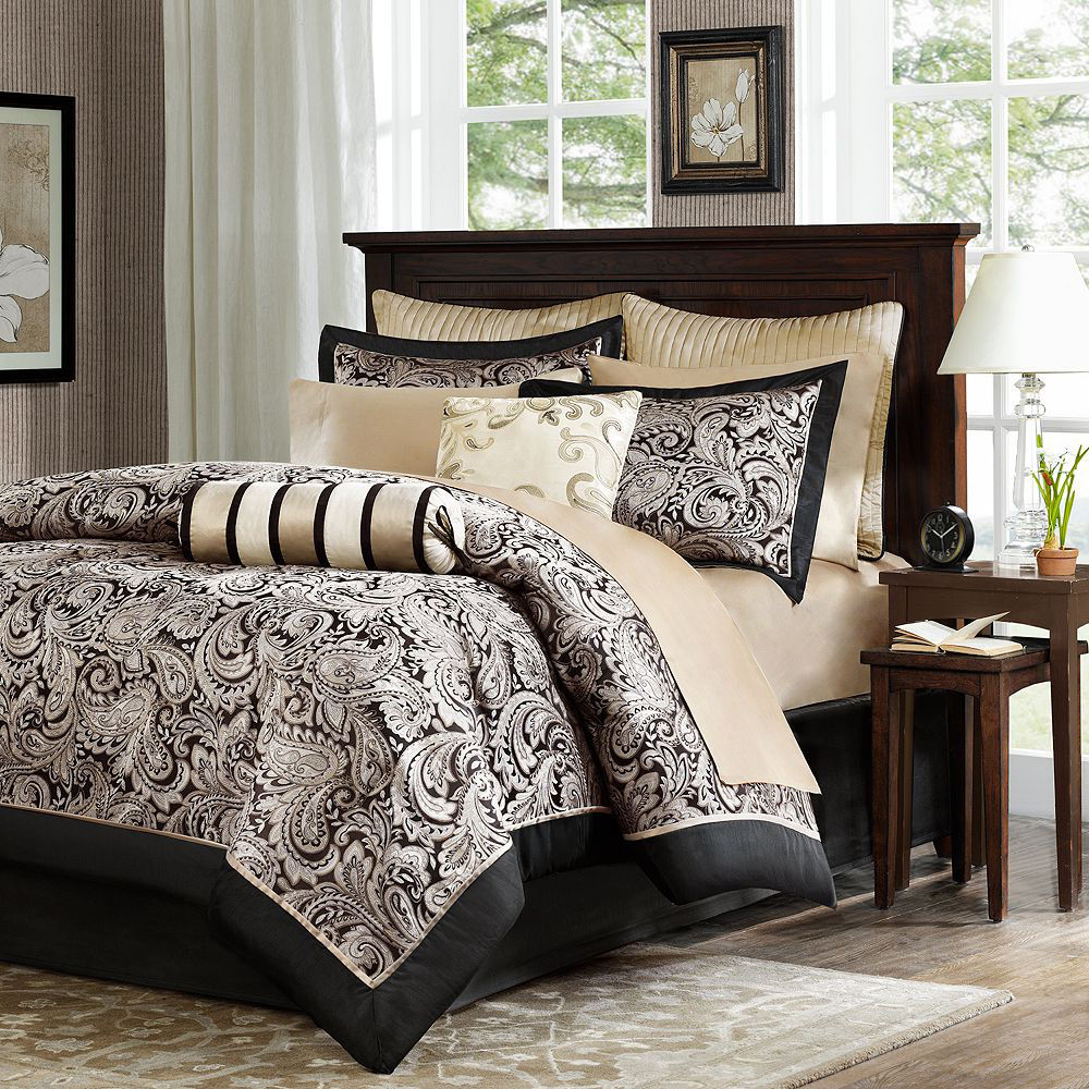 Unique Black Comforter Bedroom Ideas for Small Space