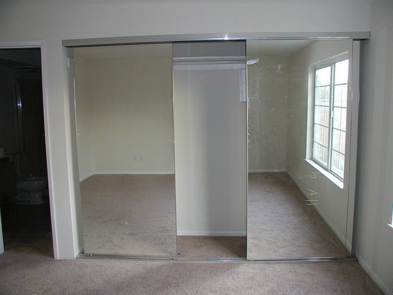 10 Ways to Makeover Your Mirrored closet doors - house-ideas.org