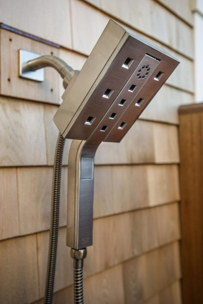 24 Benefits Of Outdoor Shower Head Home Decorating Ideas 4519