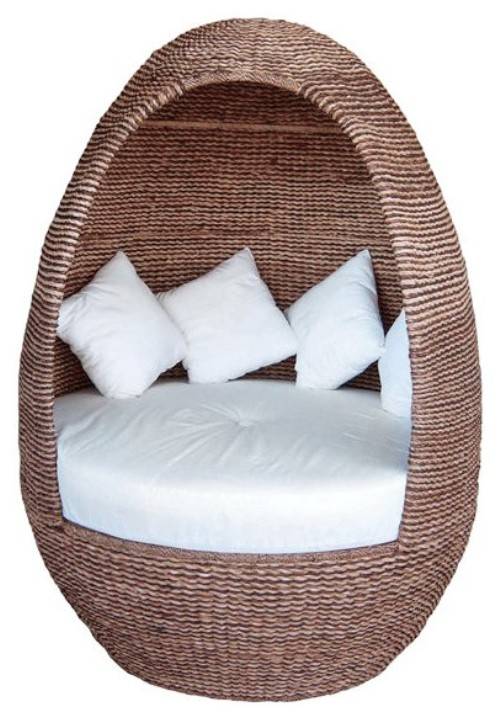 Outdoor wicker egg chair – bring an attractive and beautiful resting view at your premises