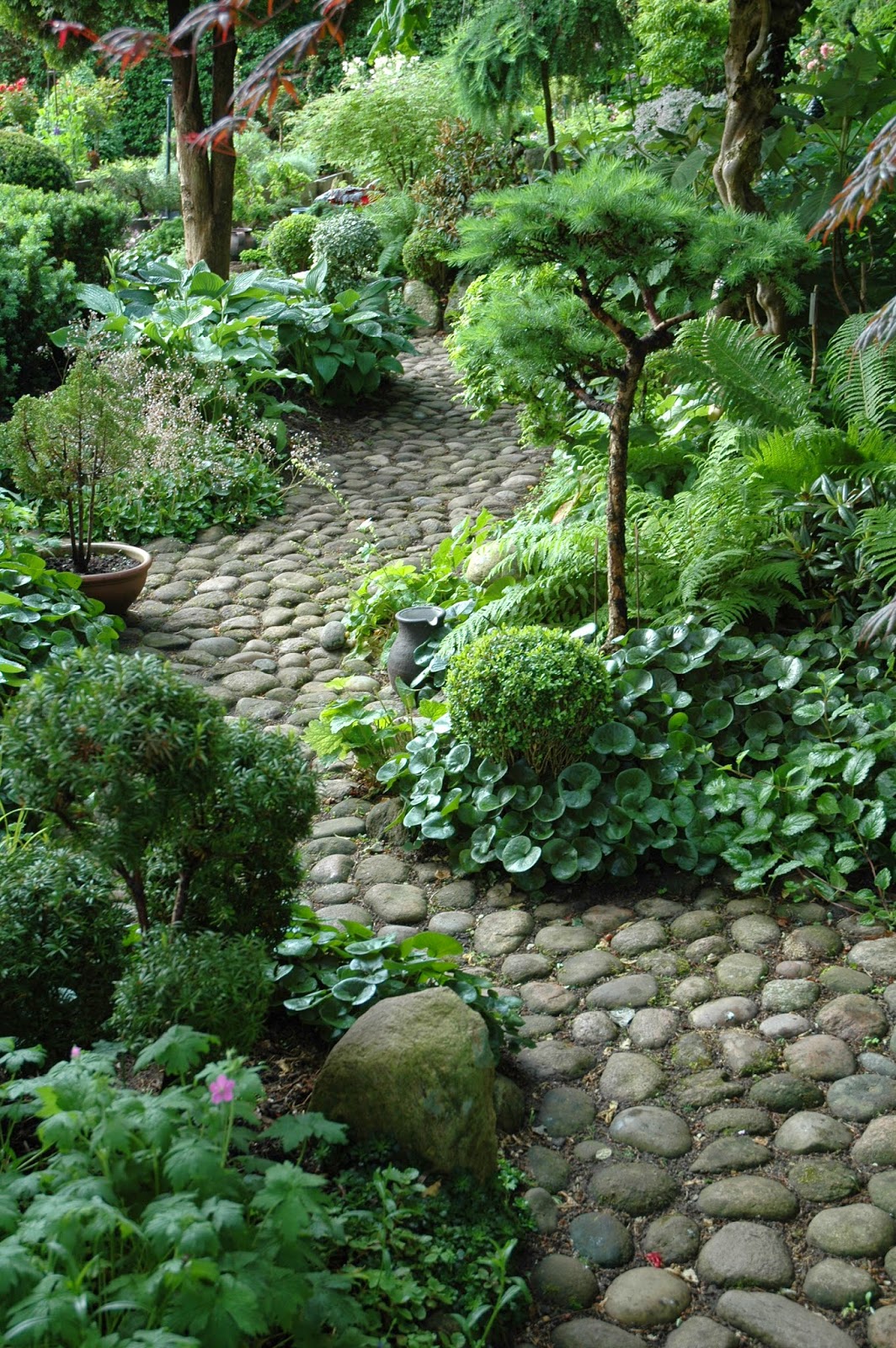 river rock garden ideas