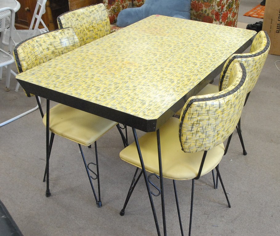 Vintage Kitchen Table. How to Restore a Vintage Metal Kitchen Table?