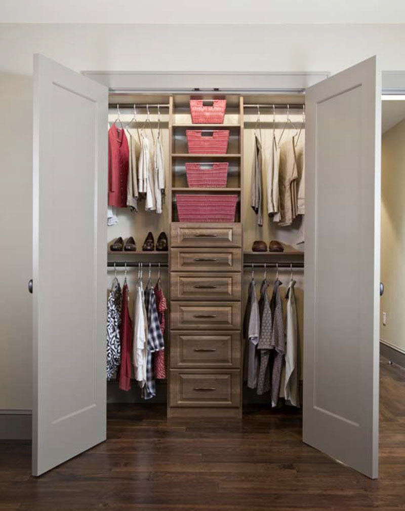 Walk in closet small bedroom – few things to signify luxurious living