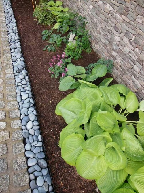 river-rock-garden-edging-photo-15