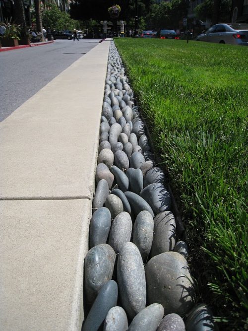 river-rock-garden-edging-photo-16