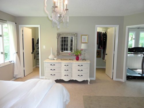 walk-in-closet-designs-for-a-master-bedroom-photo-16