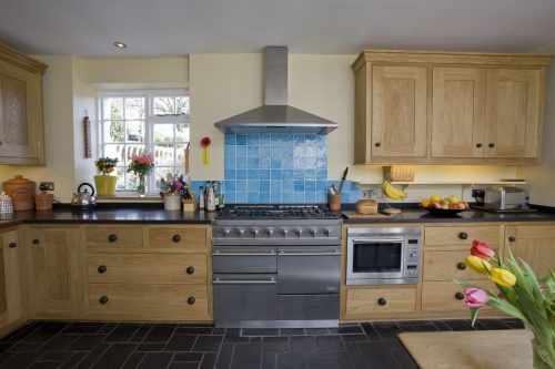 country-cottage-kitchen-design-photo-16