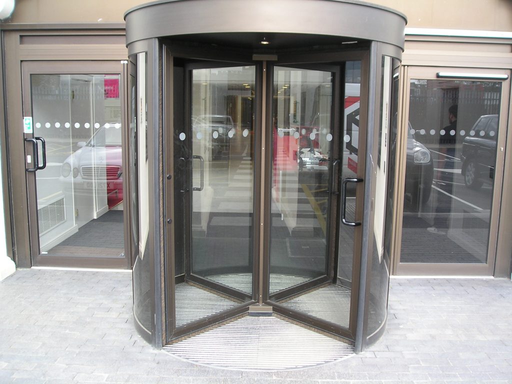20 Benefits of installing a revolving door