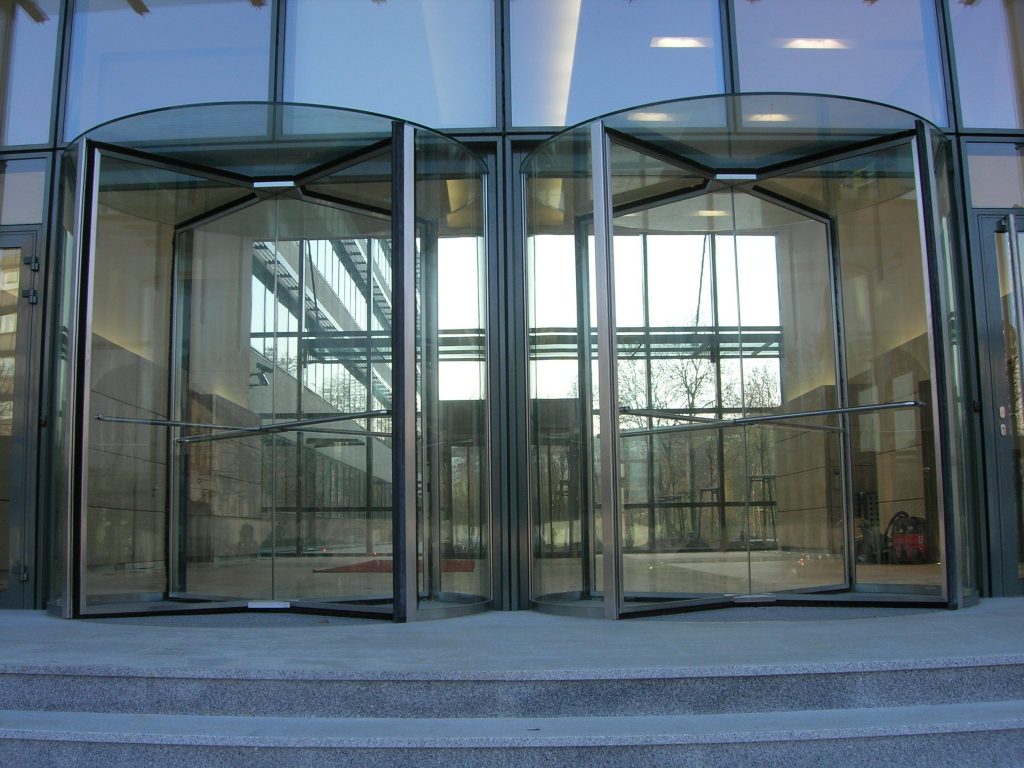 20 Benefits of installing a revolving door