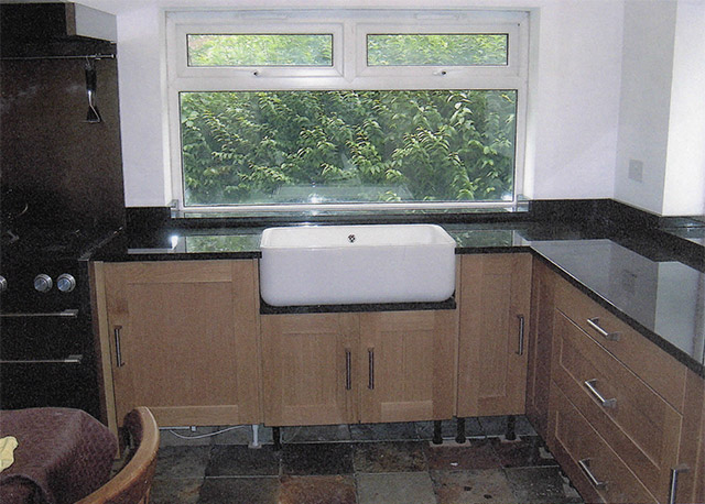 black granite belfast sink photo - 4