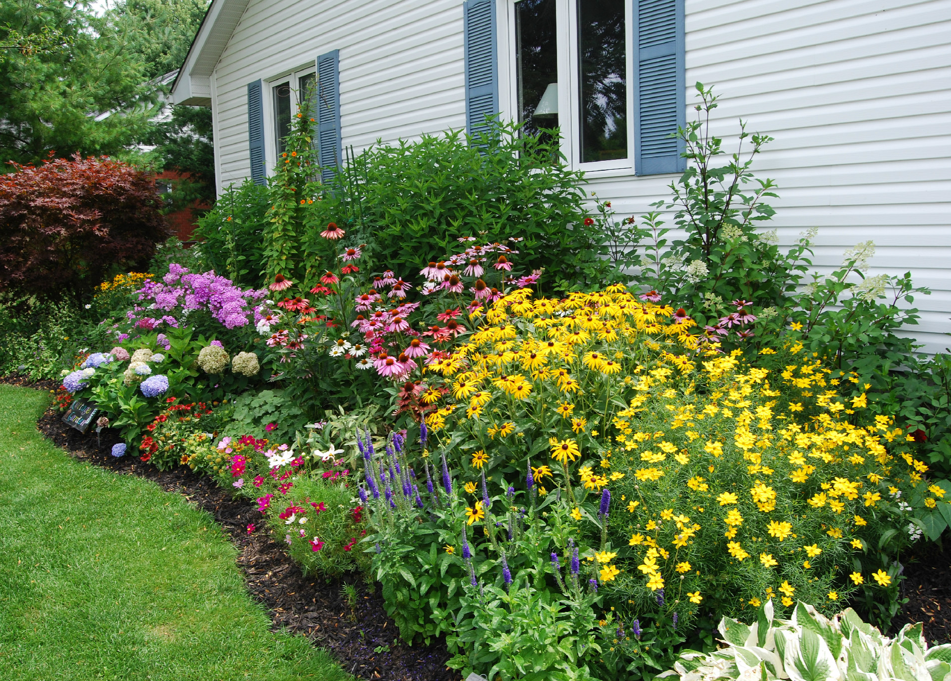 garden design ideas shrubs photo - 1