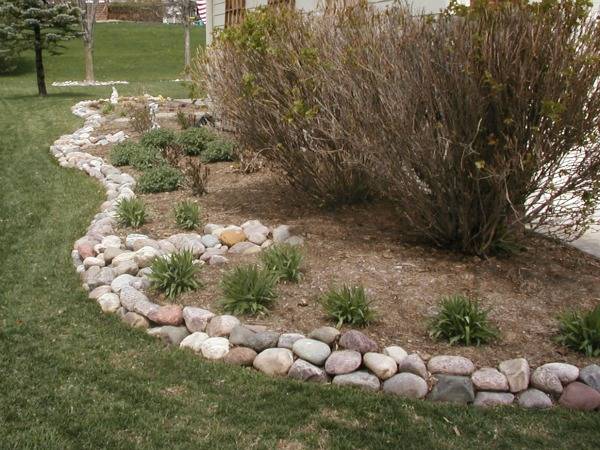 river rock garden edging ideas photo - 3