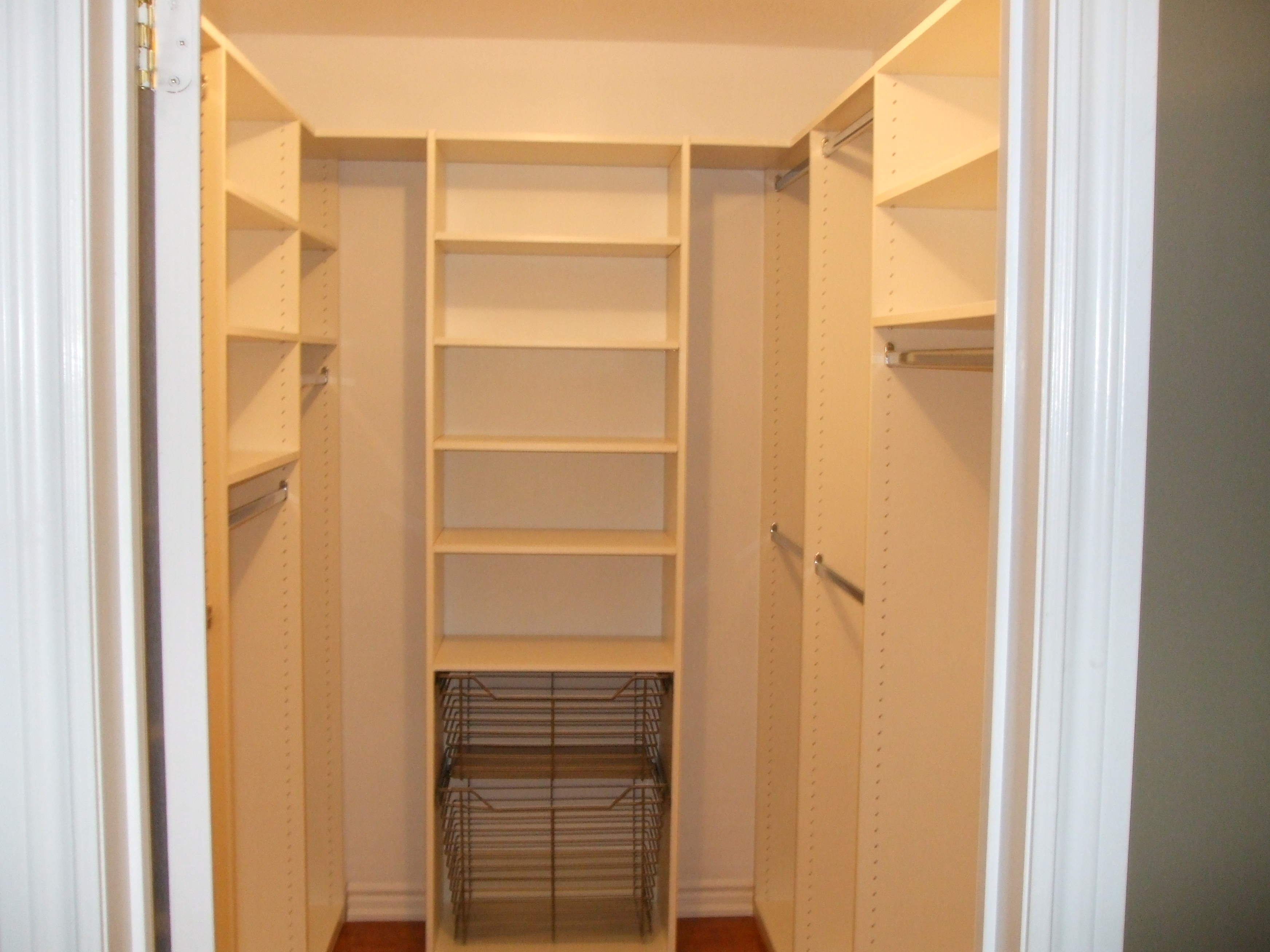 small walk in closet design layout photo - 4