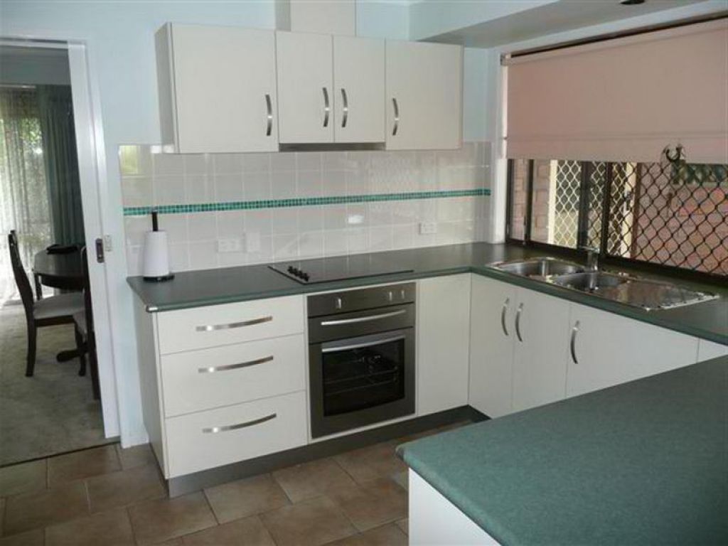 this old house u shaped kitchen photo - 1