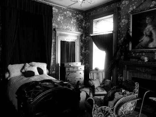 victorian gothic bedroom furniture photo - 6