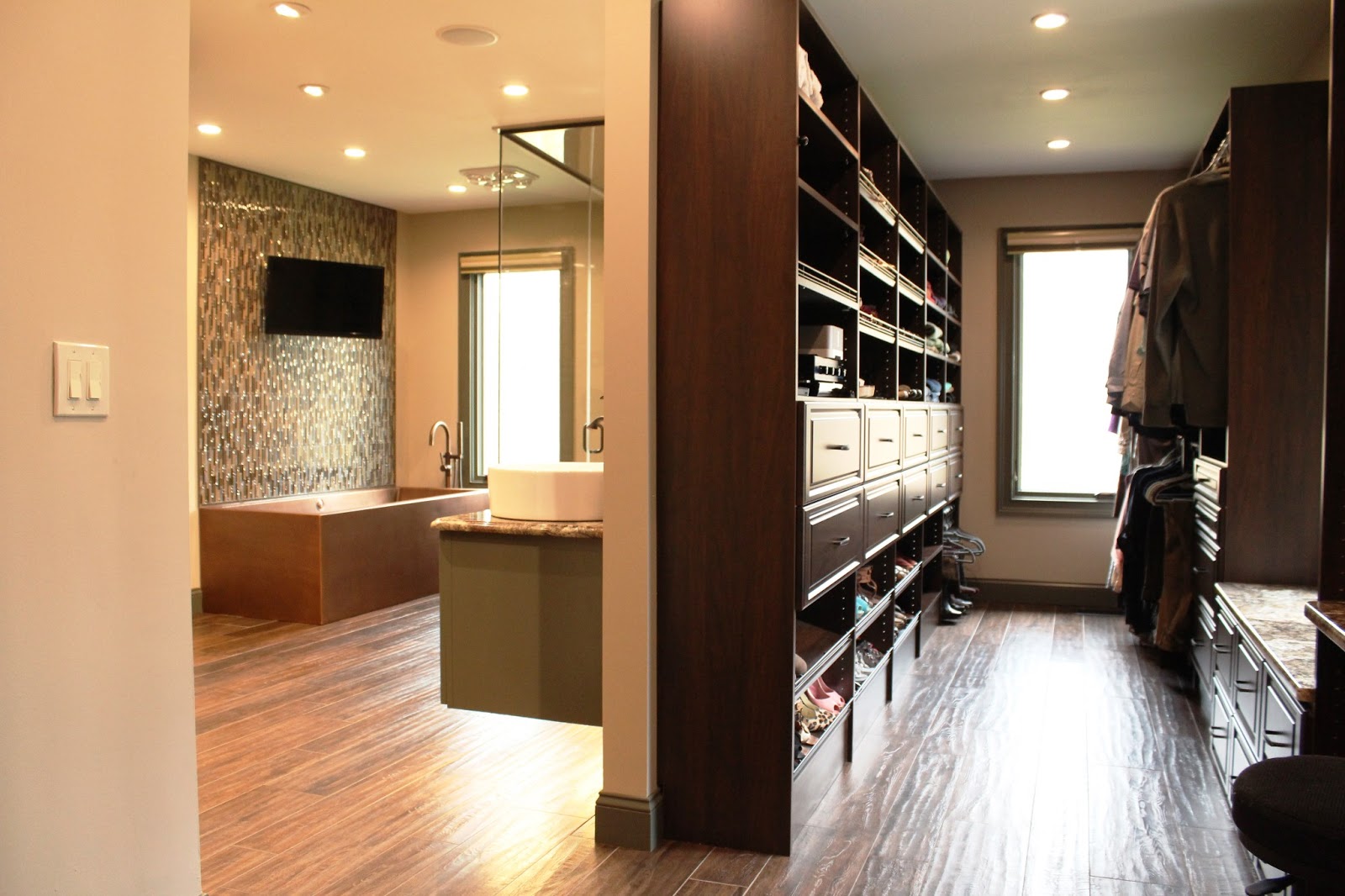 walk in closet and bathroom ideas photo - 4