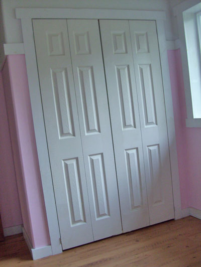 walk in linen closet design photo - 2