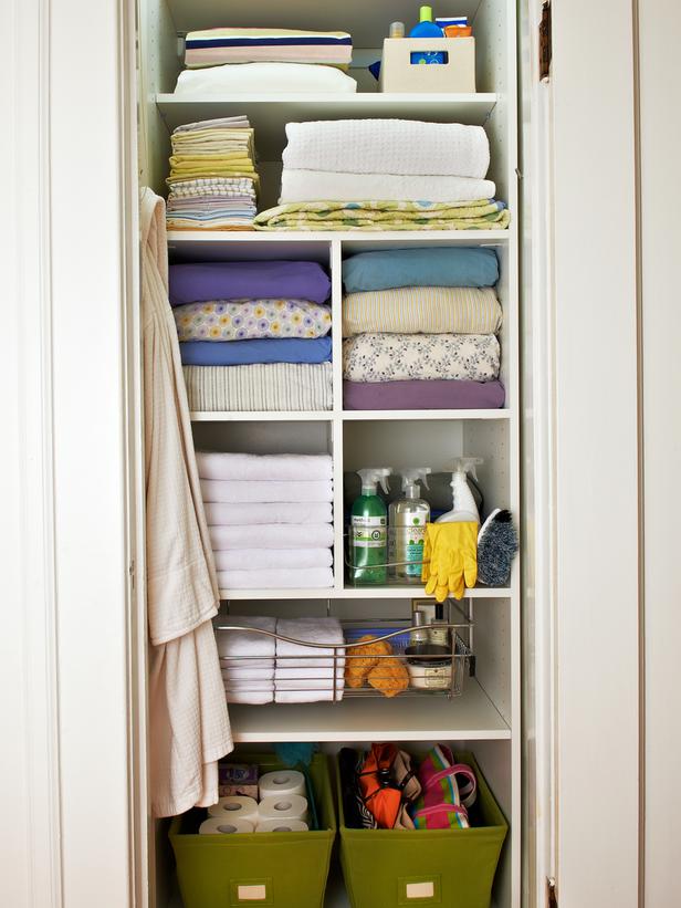 walk in linen closet design photo - 5